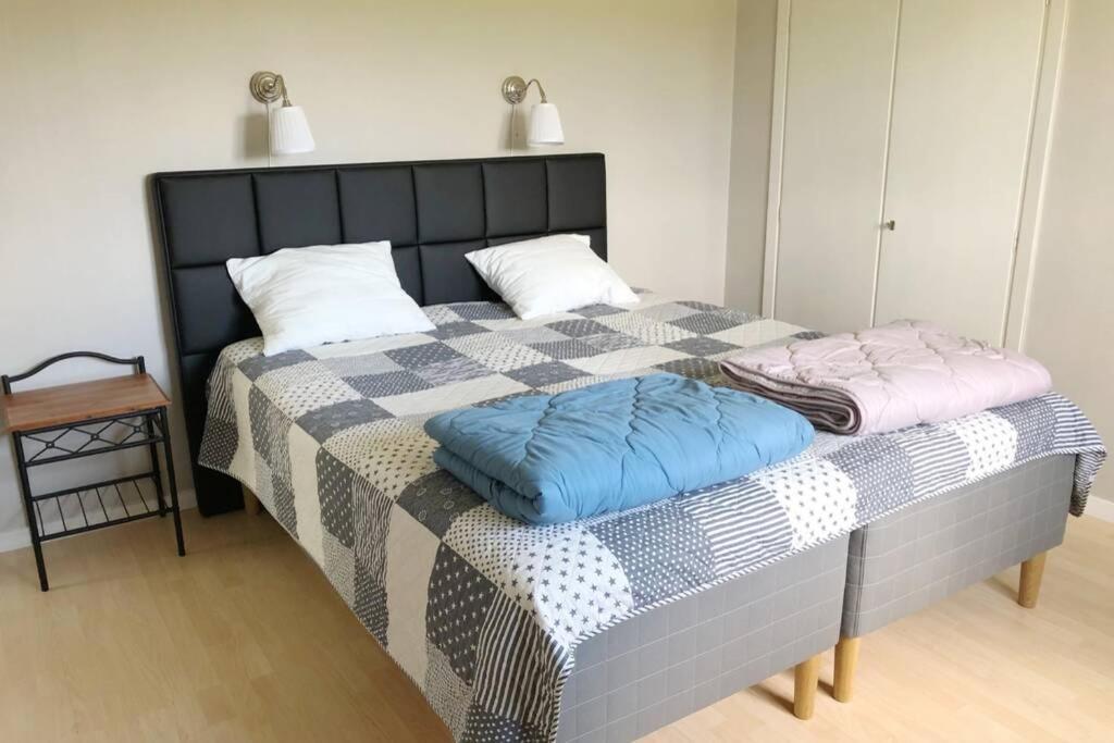 Villa Egen Laegenhet I 2-Familjshus Pa Landet. à Tierp Extérieur photo