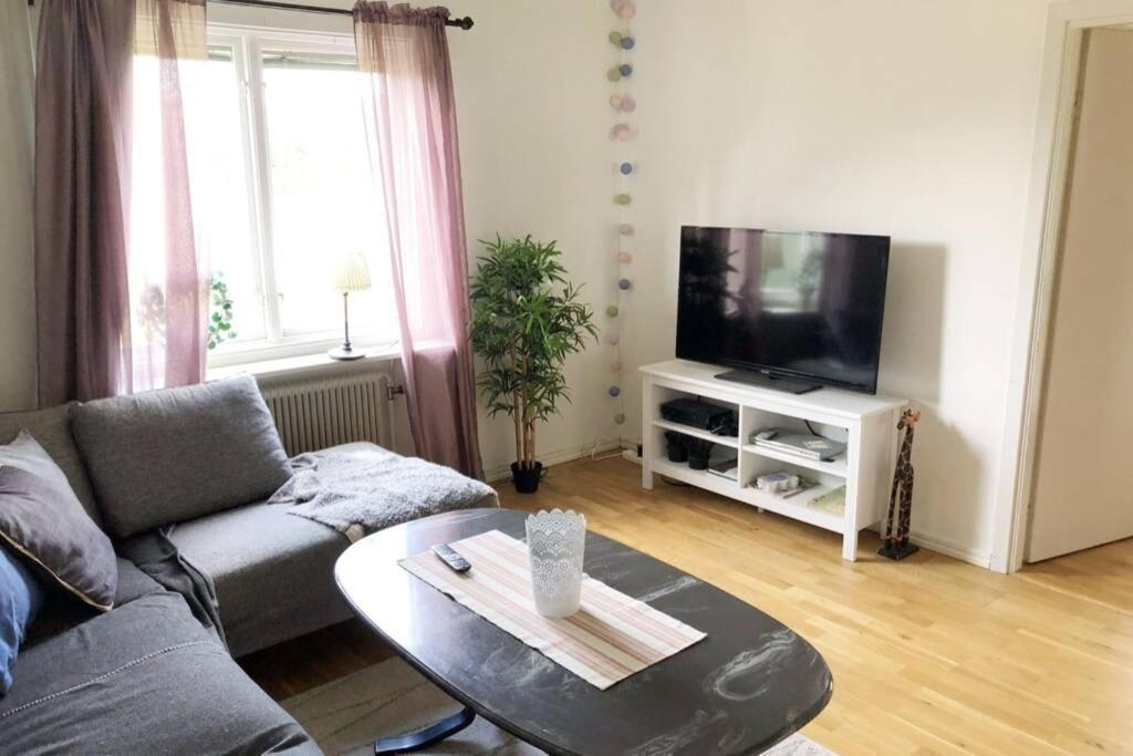 Villa Egen Laegenhet I 2-Familjshus Pa Landet. à Tierp Extérieur photo