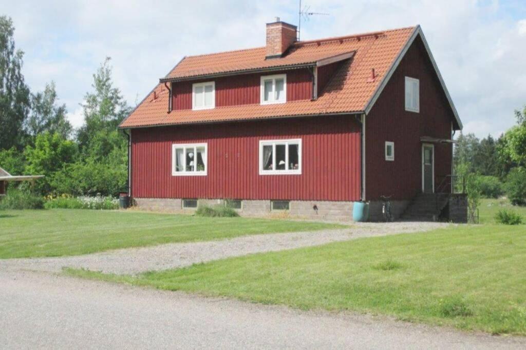 Villa Egen Laegenhet I 2-Familjshus Pa Landet. à Tierp Extérieur photo